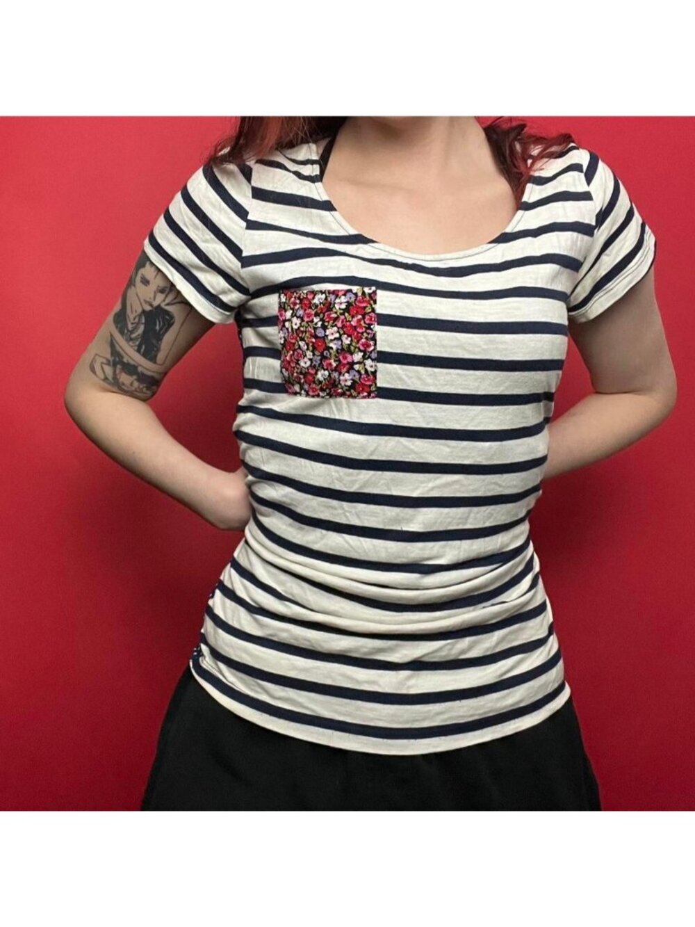 Ezra / striped floral tee shirt 🤍❤️​